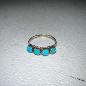 Chic Silver Ring with Turquoise Accents